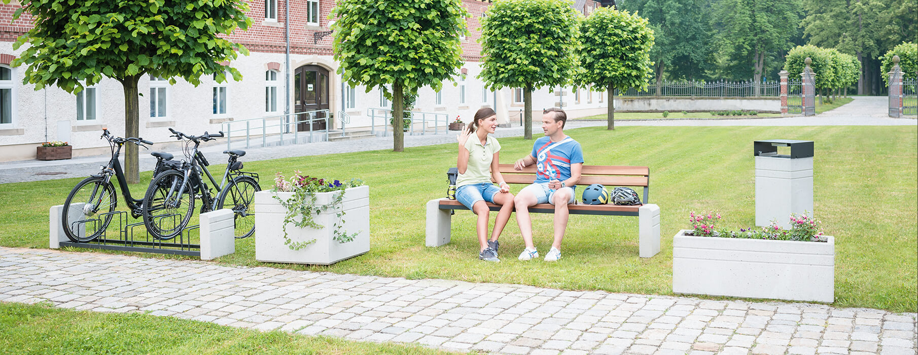 Kollektion BRNO in einem Park